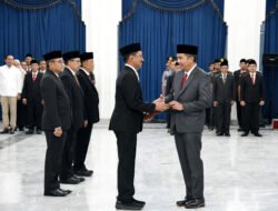Bey Machmudin Lantik Lima Pejabat Sementara Bupati di Jabar