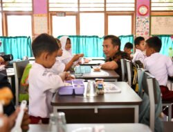 Bey Machmudin Tinjau Uji Coba Makan Siang Bergizi Hari ke-20 di Sumedang