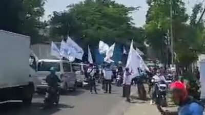 Protes Marak PHK dan Kenaikan UMK 100 Persen, Buruh di KBB Demo ke Kantor DPRD