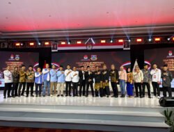 Lima Paslon Jalani Debat Pilkada KBB, Massa Pendukung Sempat Protes Amplop Pertanyaan