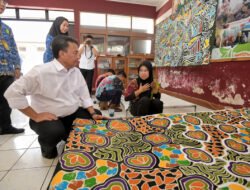 Sekda Herman Suryatman Takjub Lihat Batik Griya Difabel Binaan Dinsos Jabar
