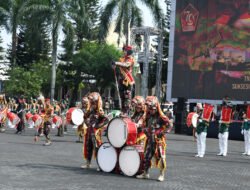 HUT Ke-79 TNI: Bey Machmudin Saksikan Atraksi Parade Militer di Makodam III Siliwangi