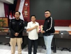 KPU Jabar Serahkan 20 Ribu APK untuk Paslon Cagub dan Cawagub Jabar 2024