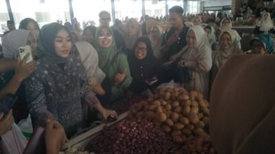 Kampanye di Lembang KBB, Cawagub Jabar Gita KDI Serap Aspirasi Pedagang Tradisional