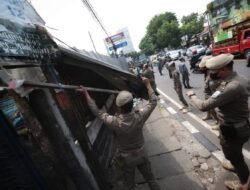 Tim Gabungan Tertibkan PKL dan Bangunan Liar di Jalan AH Nasution Kota Bandung