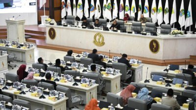 Bey Machmudin Sampaikan Ranperda APBD Provinsi Jawa Barat Tahun 2025