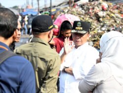 TPA Sarimukti Overload, Sekda Jabar Tinjau Kondisi Sampah di Pasar Caringin Bandung