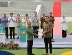 Menteri ATR/BPN AHY Serahkan Sertifikat Tanah Elektronik Hak Pakai untuk Istana Negara dan Istana Garuda di IKN