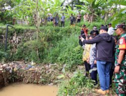 Tinjau Banjir di Cikalongwetan, Pj Bupati KBB Surati Jasa Marga untuk Normalisasi Sungai