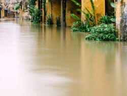 Tiga Rumah Rusak Akibat Banjir di Desa Panyadap Kabupaten Bandung