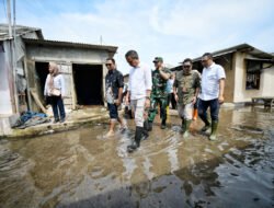 Bey Machmudin Tinjau Banjir Rob di Indramayu