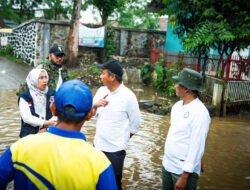 Bey Machmudin Tinjau Lokasi Terdampak Banjir di Solokanjeruk dan Dayeuhkolot Bandung