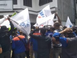 Buruh Demo di Kantor Bawaslu KBB, Minta Tindak Pelaku Politik Uang