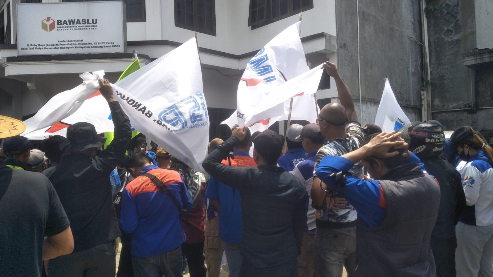 buruh kbb politik uang