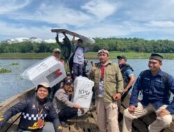 Akses Darat Sulit, Logistik Pilkada 2024 Dikirim Menggunakan Perahu Melintasi Waduk Cirata KBB