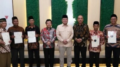 Menteri Nusron Serahkan Sertipikat Wakaf di Kanwil BPN Provinsi DI Yogyakarta