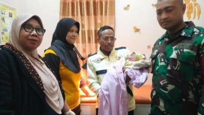 Penjaga Villa Temukan Bayi Laki-laki yang Dibuang di Tiang PJU dengan Tali Pusar Masih Menempel