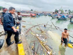 Kunjungi Lokasi Banjir Bandang Sukabumi, Bey Machmudin Minta Penanganan Difokuskan pada 3 Hal Ini