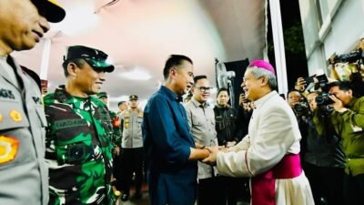 Bey Machmudin Misa Natal