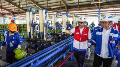 Pantau SPBE LPG 3 Kg di Padalarang, Mendag Budi Santoso Pastikan tak Ada Kecurangan Pengisian