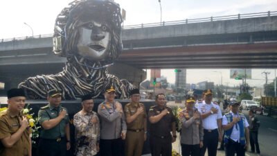 Polres Cimahi Ubah Ratusan Knalpot Brong Hasil Razia Jadi Monumen Keselamatan Lalu Lintas