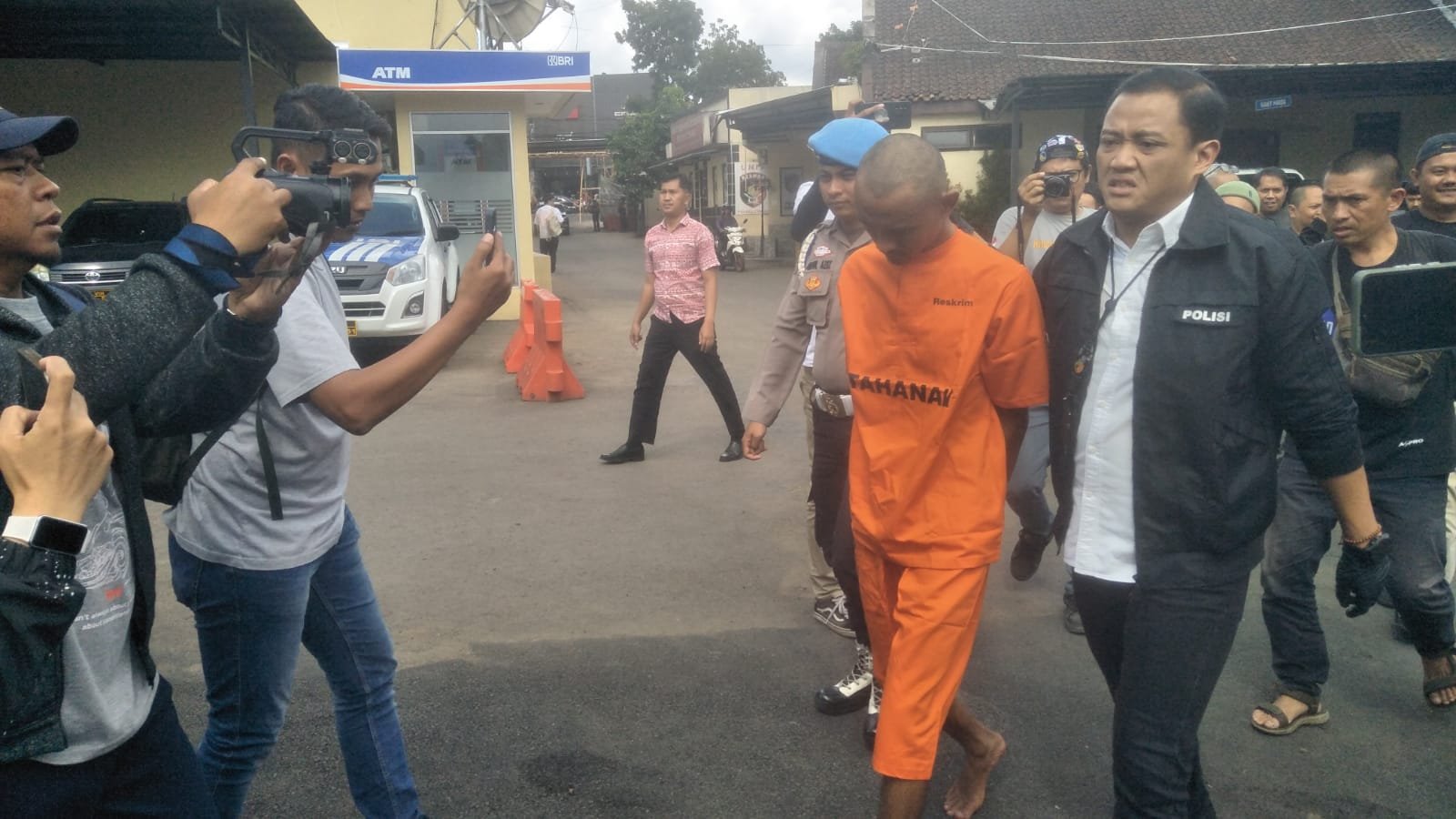 Suami Siram Air Keras Istri KBB
