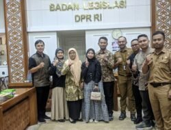 Tuntut Keadilan, Guru Honorer Datangi DPR RI dengan Didampingi Komisi IV DPRD KBB