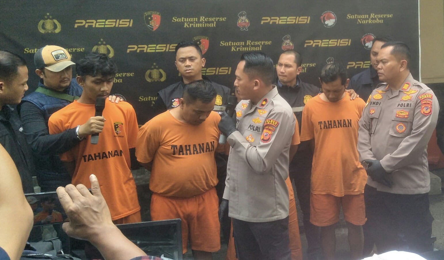 curi laptop istri hamil