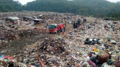 sampah tpa sarimukti ramadhan