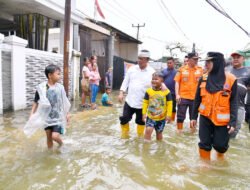 Pemprov Jabar Salurkan Bantuan bagi Korban Banjir di Bandung Selatan