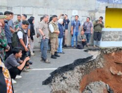 Wagub Jabar Erwan Setiawan Pastikan Penanganan Warga Terdampak Banjir di Bekasi Berjalan Baik
