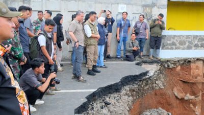 Wagub Jabar Erwan Setiawan Pastikan Penanganan Warga Terdampak Banjir di Bekasi Berjalan Baik