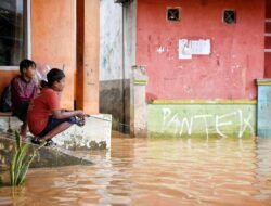 Tinjau Banjir di Cimanggung Sumedang, Sekda Jabar Tekankan Pencegahan dan Solusi
