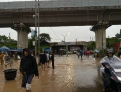 Banjir Bandang Rendam Kawasan Underpass Padalarang, Akses ke Kantor Pemda KBB Lumpuh