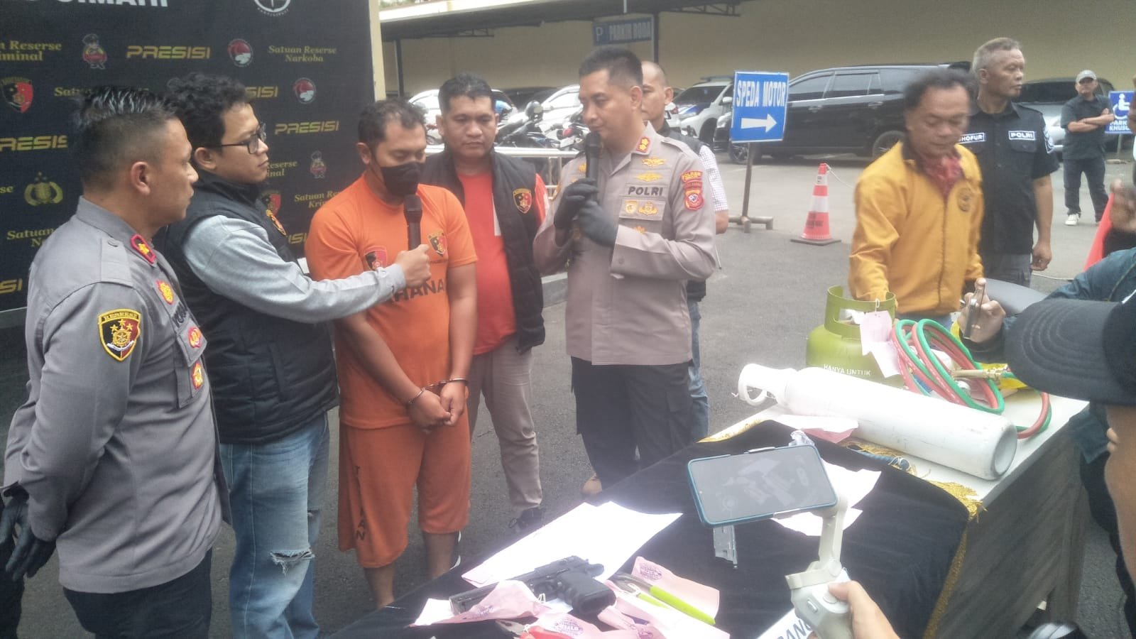 Bobol ATM Cihideung