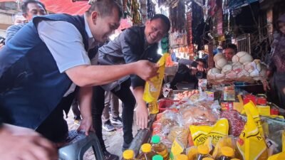 Satreskrim Polres Cimahi Sidak Takaran MinyaKita di Pasar Cimindi
