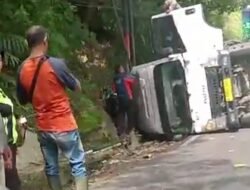 Warga Garut Tewas Tertimpa Truk saat Hendak Menyalip di Jalan Kolonel Masturi Lembang KBB