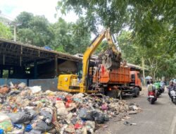 Cimahi Darurat Sampah, 500 Ton Sampah Sisa Lebaran Menumpuk di TPS Resmi dan Ilegal