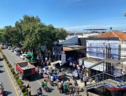 Rusak Estetika Kota, Pemkot Cimahi Tertibkan Kabel Tiang Listrik di Jalan Protokol