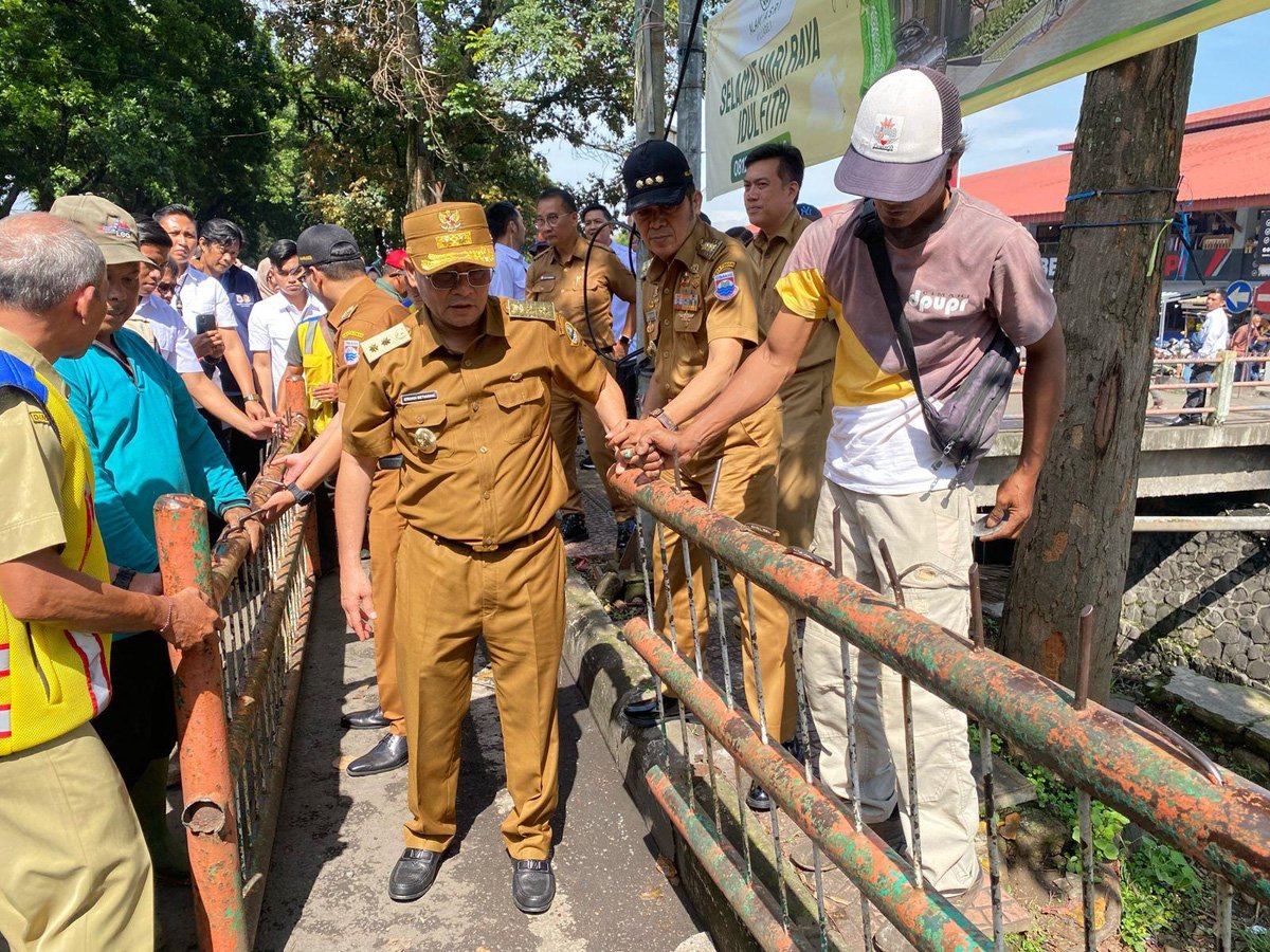 Pagar Pasar Antri Cimahi