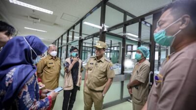 Wakil Wali Kota Bandung Erwin Jenguk Bobotoh Persib yang Kritis di RSHS Akibat Jatuh dari Jembatan Pasupati