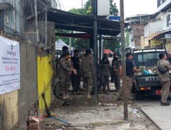 Drainase Dijadikan Bangunan Liar untuk PKL, Satpol PP KBB Bertindak Lakukan Penertiban