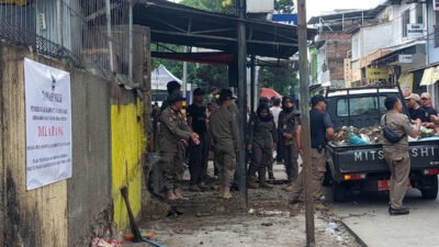 Drainase Dijadikan Bangunan Liar untuk PKL, Satpol PP KBB Bertindak Lakukan Penertiban