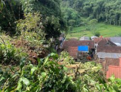 Retakan Muncul di Lokasi Bekas Longsor Jalan Kolonel Masturi Lembang KBB, Arus Lalu Lintas Bakal Buka Tutup
