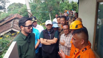 Tinjau Lokasi Longsor di Lembang KBB, Bupati Jeje Ingatkan Warga Waspada Longsor Susulan