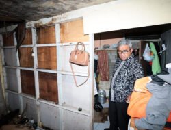 Farhan Pastikan Pemkot Bandung Bantu Warga Pasirluyu yang Rumahnya Ambruk