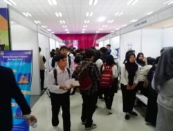 Pencari Kerja Padati Job Fair yang Digelar Disnakertrans KBB, Rela Antre Sejak Pagi