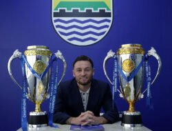 Resmi, Marc Klok Bertahan di Persib hingga 2027