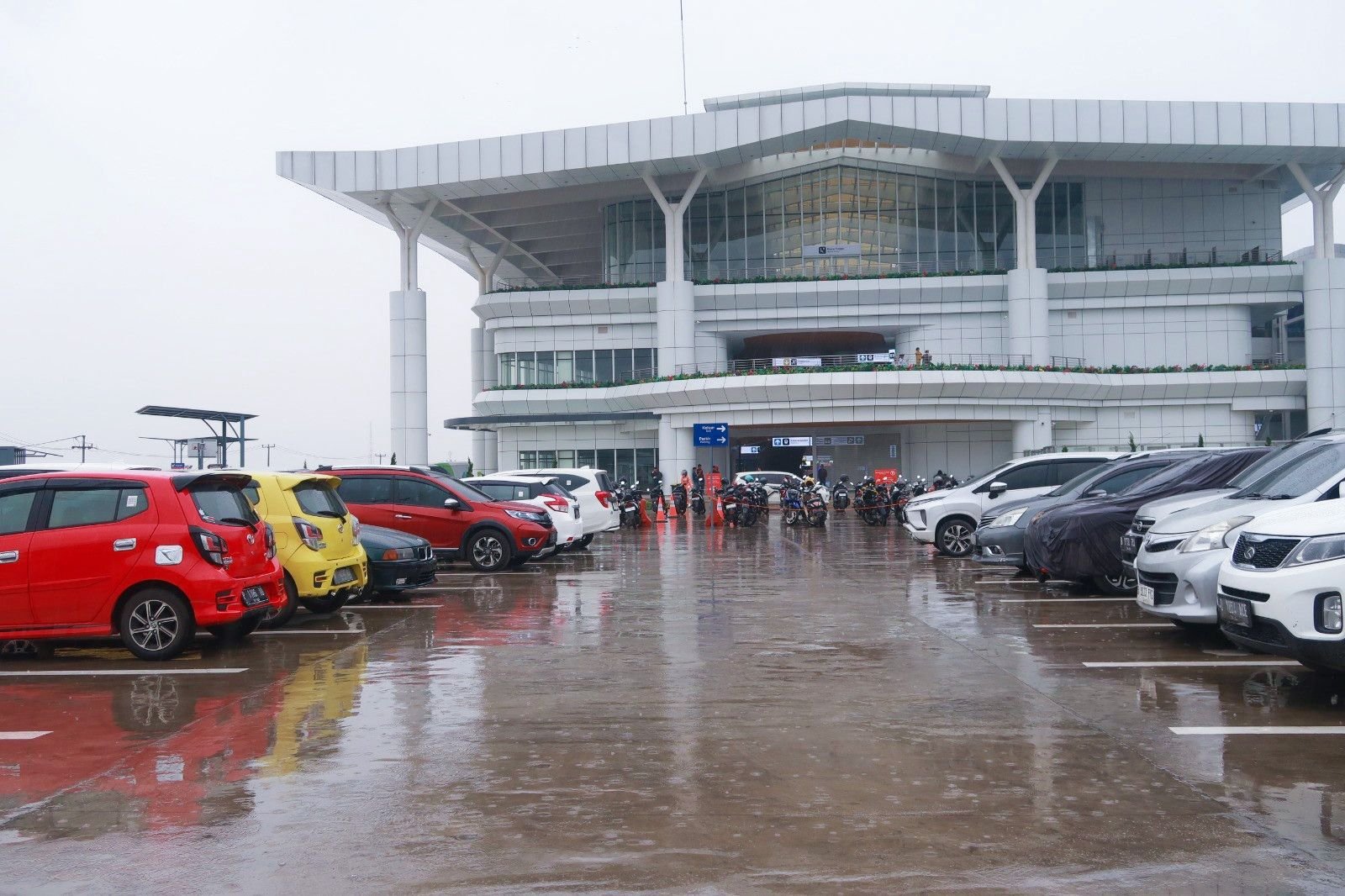 parkir inap stasiun whoosh