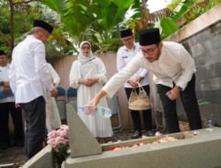 Bupati dan Wakil Bupati KBB Ziarah Makam Pendiri dan Bupati Pertama Bandung Barat